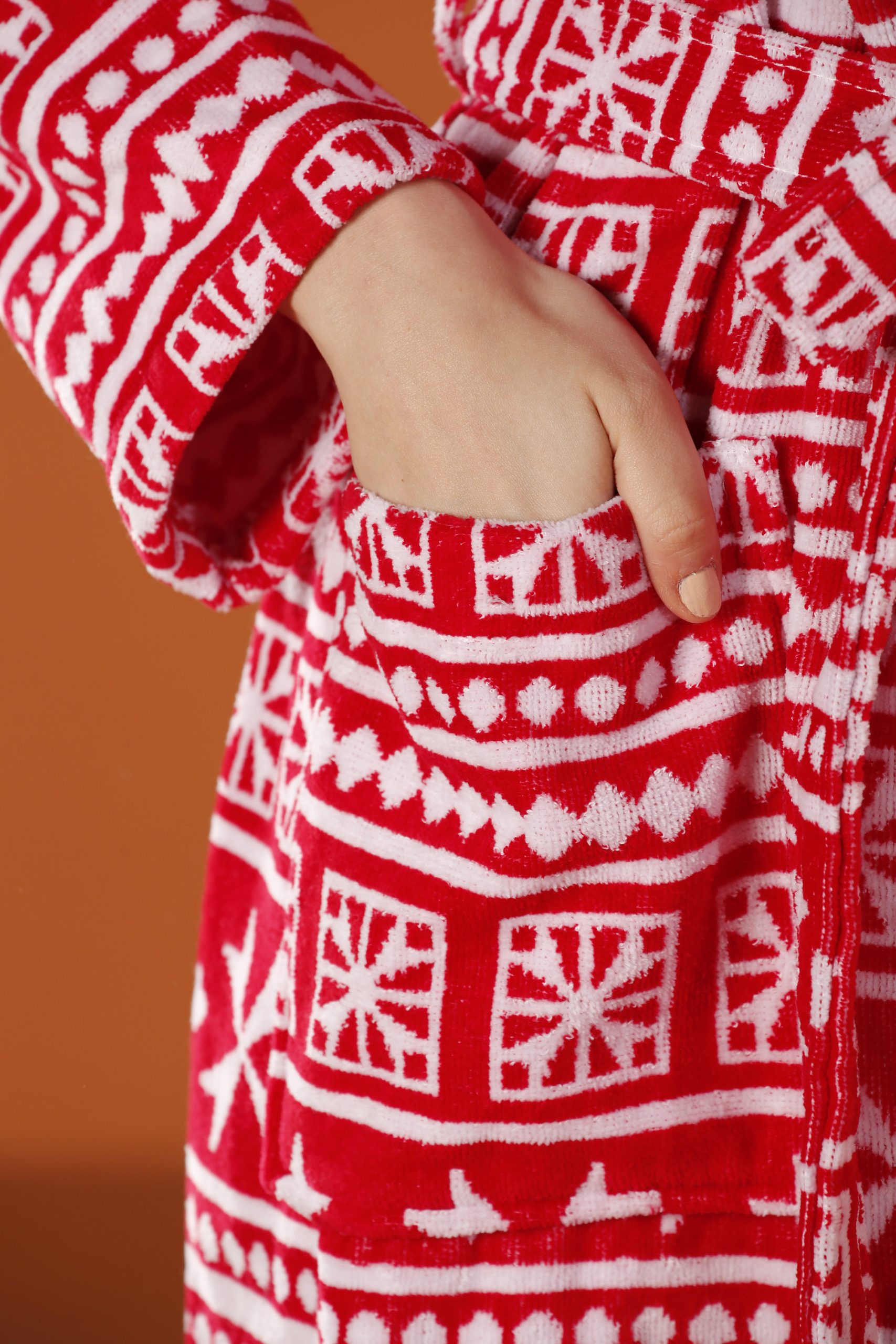 Red-hooded-bathrobe-with-ethnic-pattern-3-scaled-1.jpg