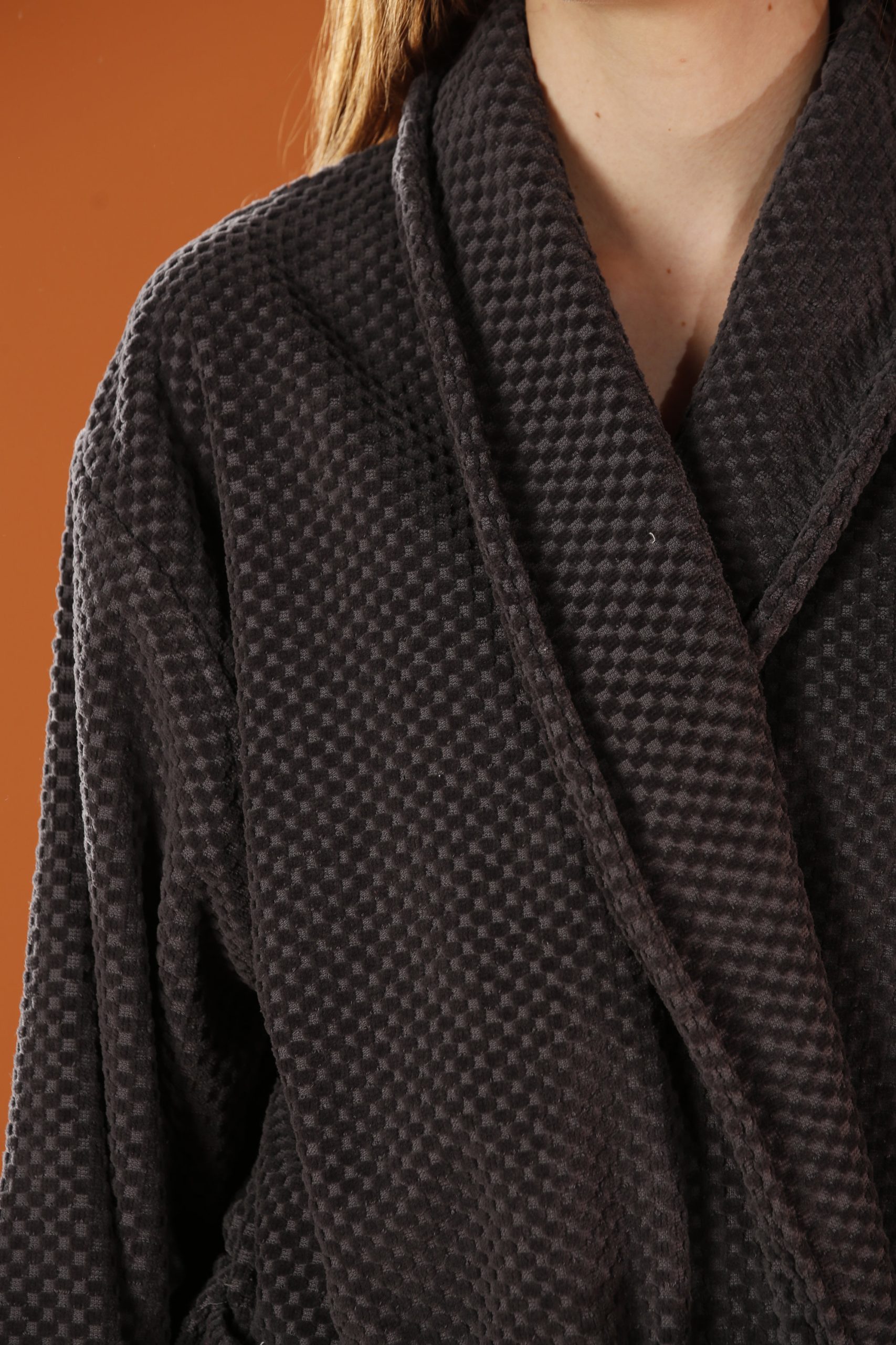 Waffle-texture-dark-grey-bathrobe-1-scaled-1.jpg
